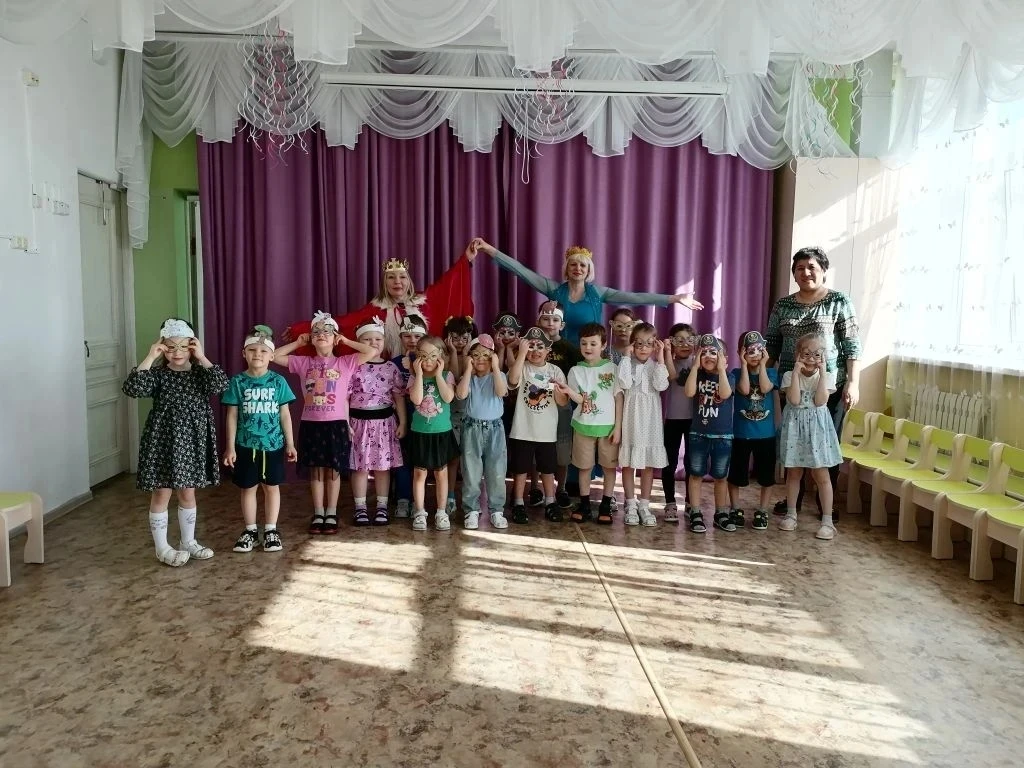 Театр- это. волшебство, где каждый миг оживает на сцене, увлекая нас в мир эмоций и страстей.

В рам