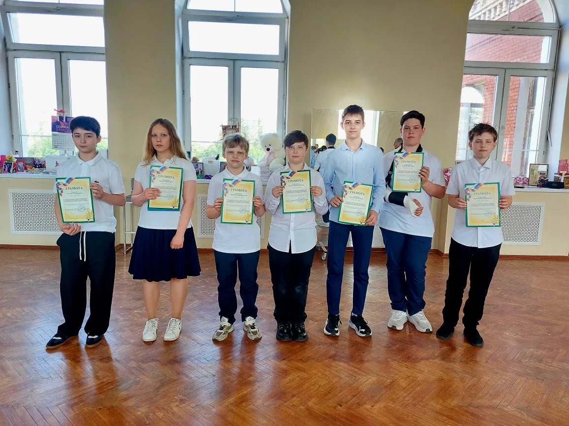 ТОРЖЕСТВЕННАЯ ЛИНЕЙКА ДЛЯ 4 И 6 КЛАССОВ  🎓 Сегодня на Павловской 8Ак1 прошла торжественная линейка, 