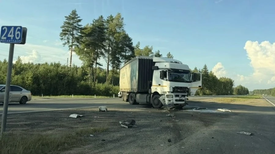 Вечером 7 августа под Ярославлем произошло ДТП — на 246‑м километре трассы М‑8 (Ярослав...
