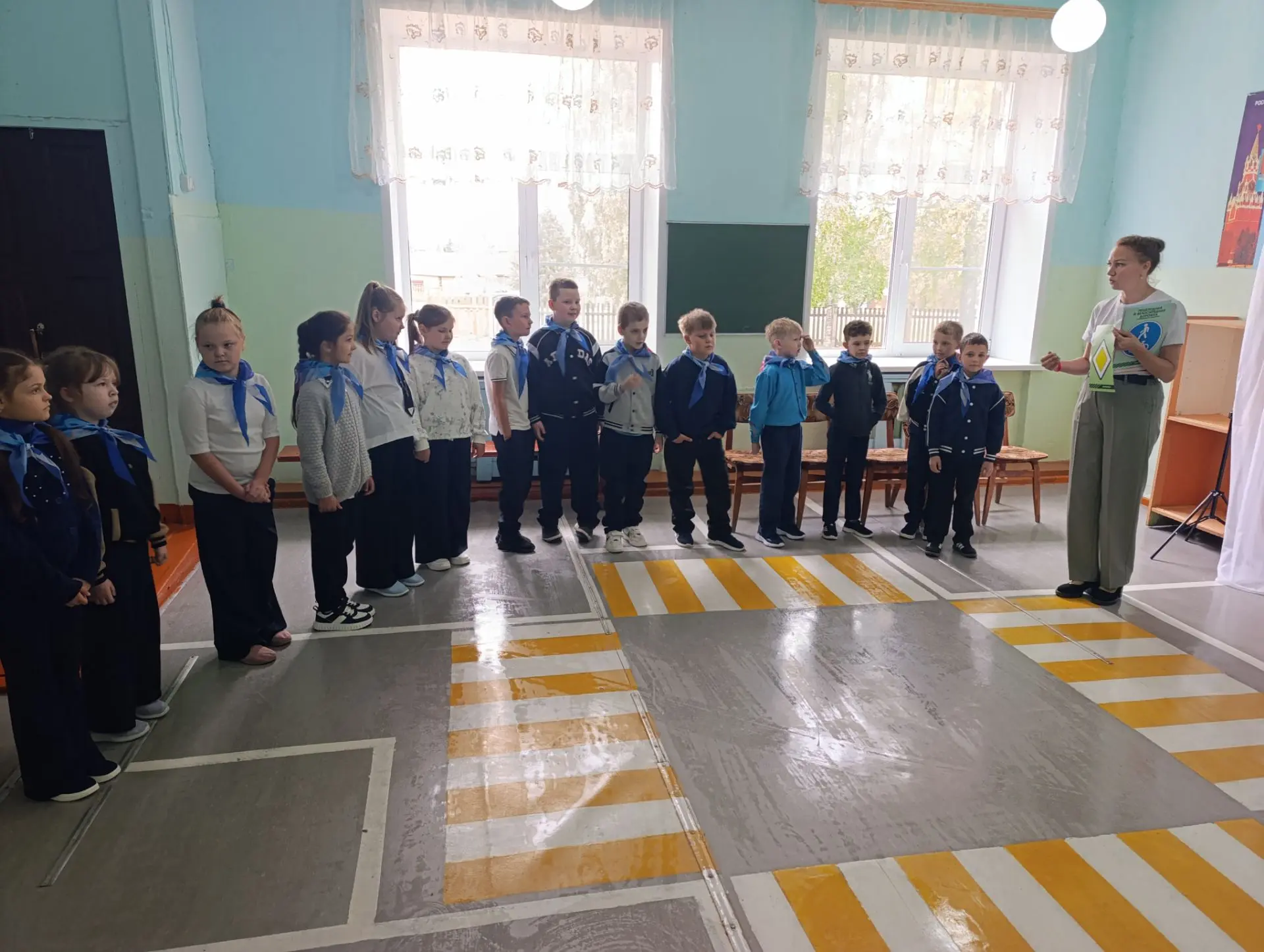 🚦 Сегодня для Орлят России в рамках социальной кампании «Иду в школу» прошёл урок по ПДД!