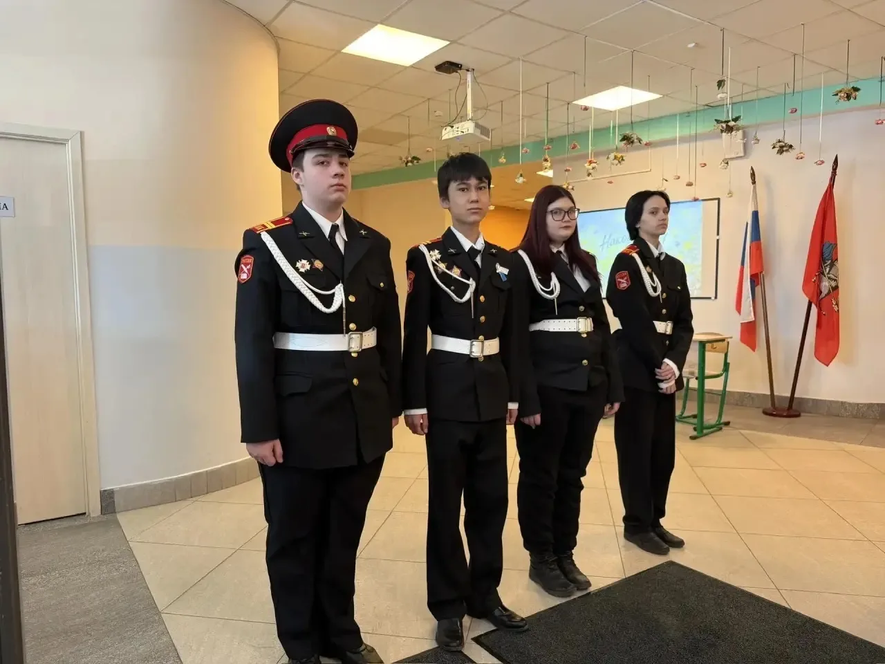 💥ТРИ КОРПУСА — ОДНА ДРУЖНАЯ ШКОЛА  Наша школьная семья открыла двери сразу в трёх корпусах — на Боль
