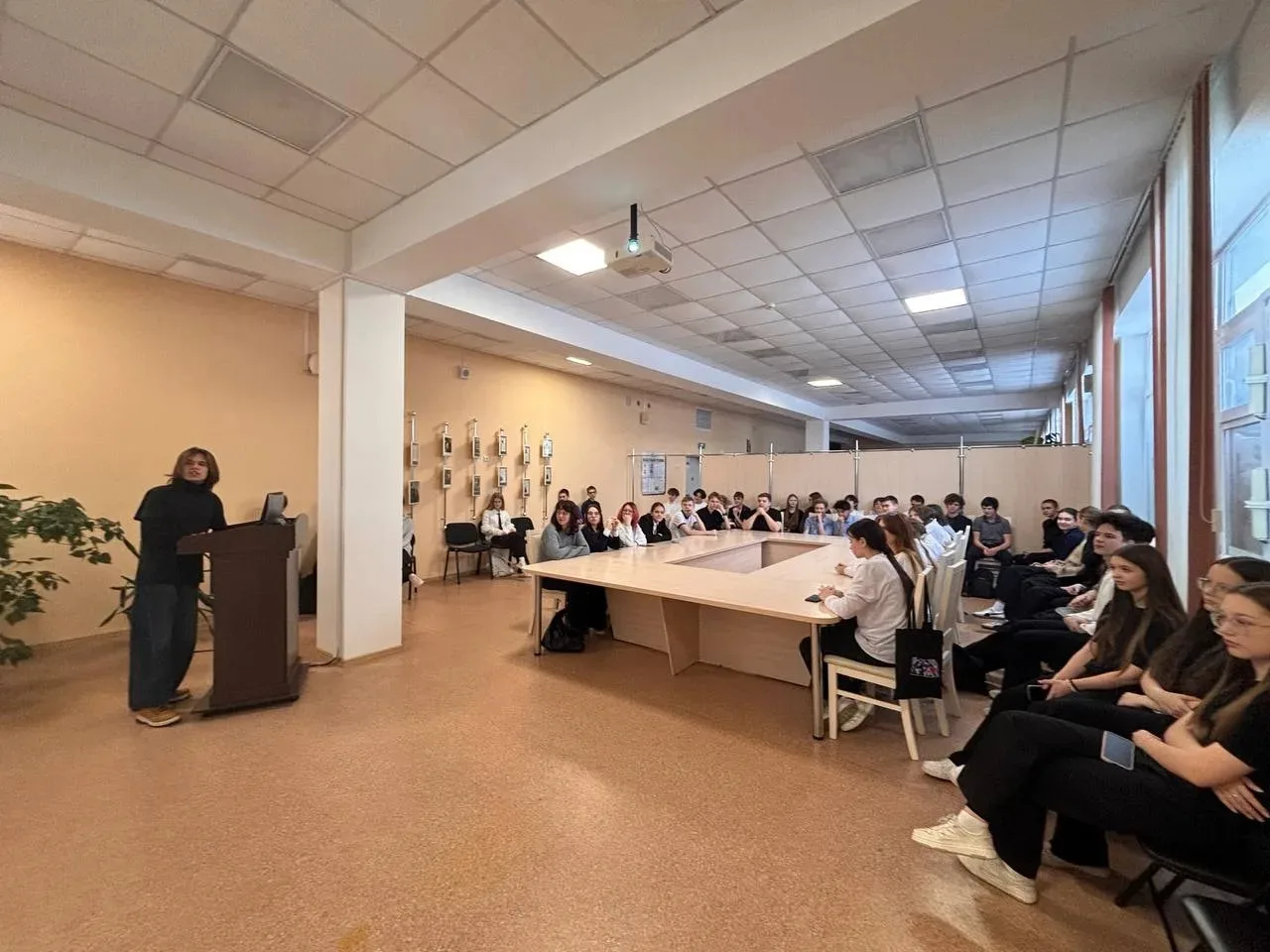 📍Выпускники школы продолжают знакомить обучающихся 9-х классов с особенностями поступления в колледж