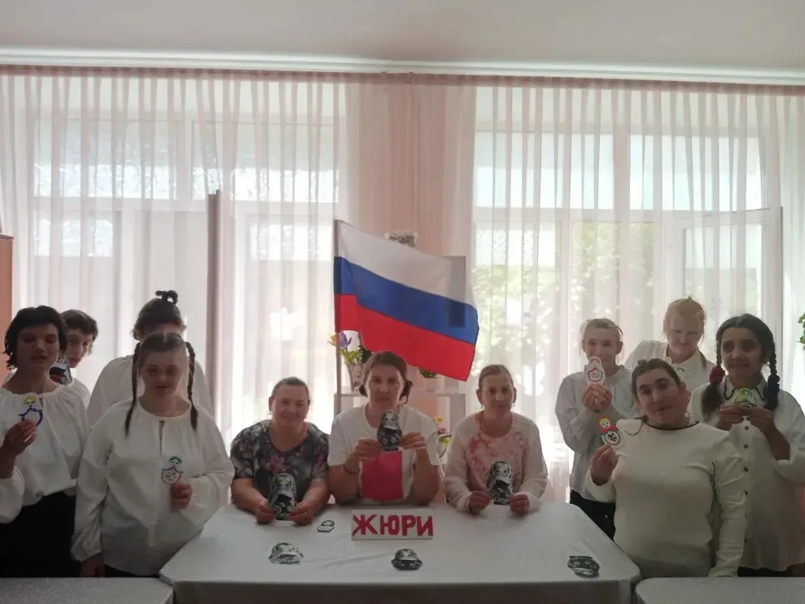 🇷🇺 Знатоки России

В День России получатели социальных услуг приняли участие в увлекательной викто