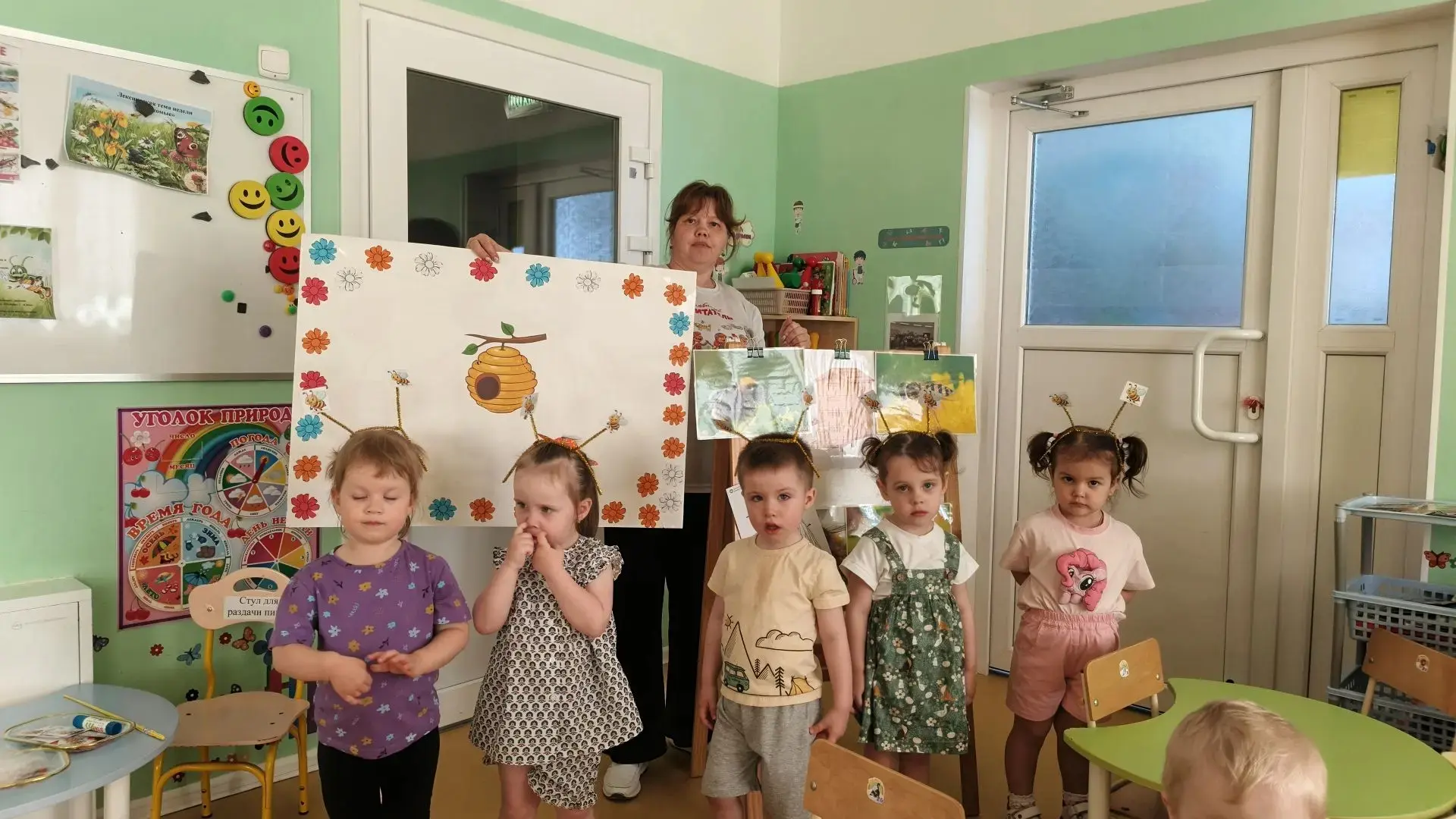 🐝 Всемирный день пчёл в младшей группе "Улыбка"!