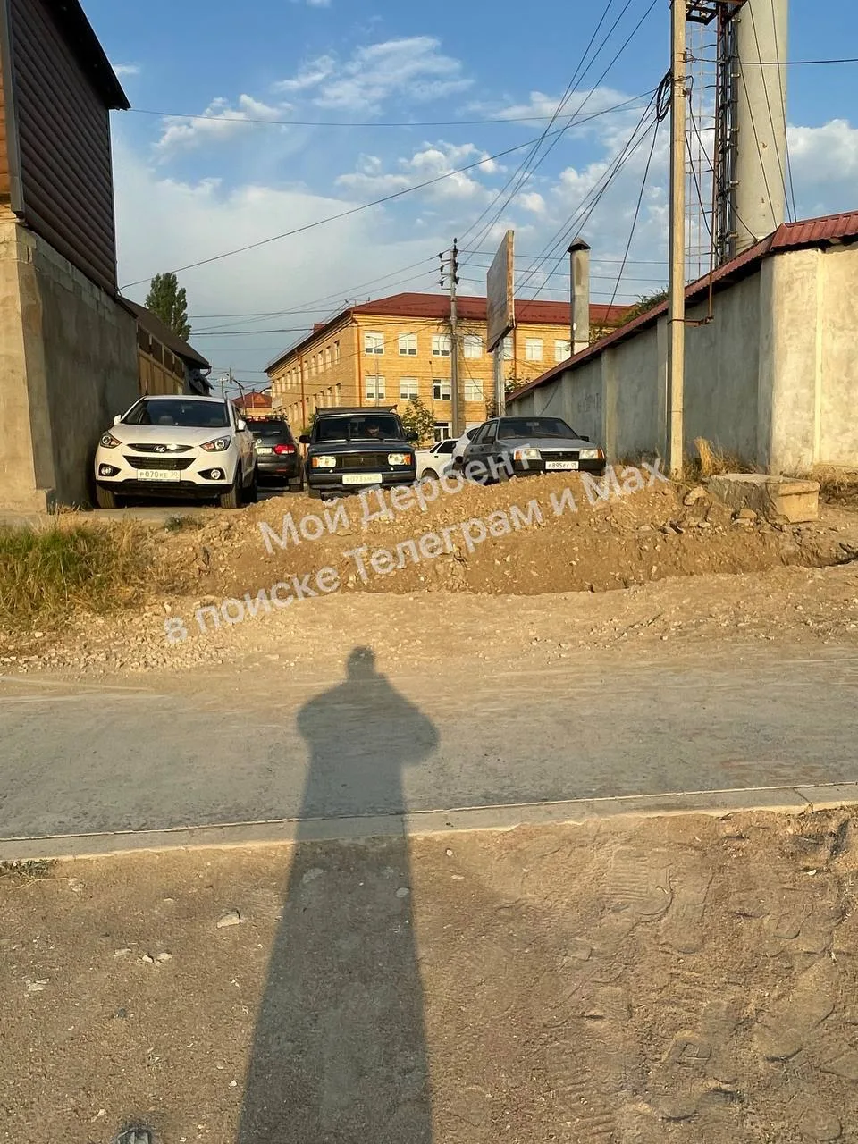 Кто то раскопал и перекрыл единственный подъезд к морю в районе школы интернат 2
#отподписчика 

📢 