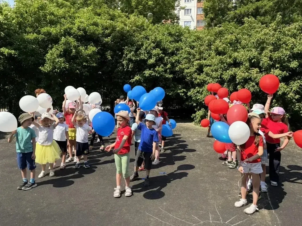 🪆«Родные просторы в объективе» — путешествие по России! 🇷🇺

В дошкольных группах по адресу Зелёны