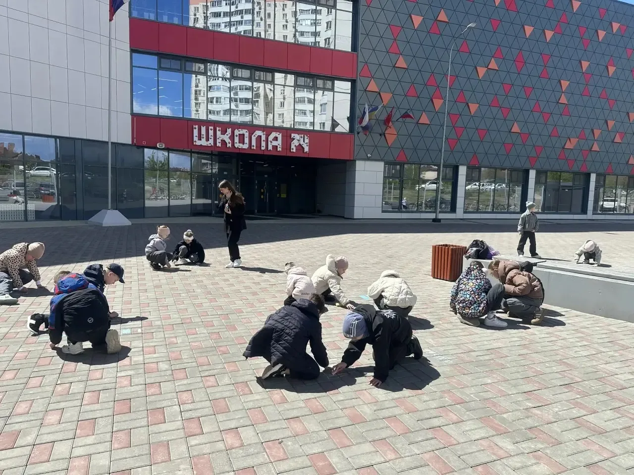 ЮИД В ДЕЛЕ🎉  В рамках Общегородской акции «Магия жезла: 87 лет безопасности» 28 апреля Отряд ЮИД шко