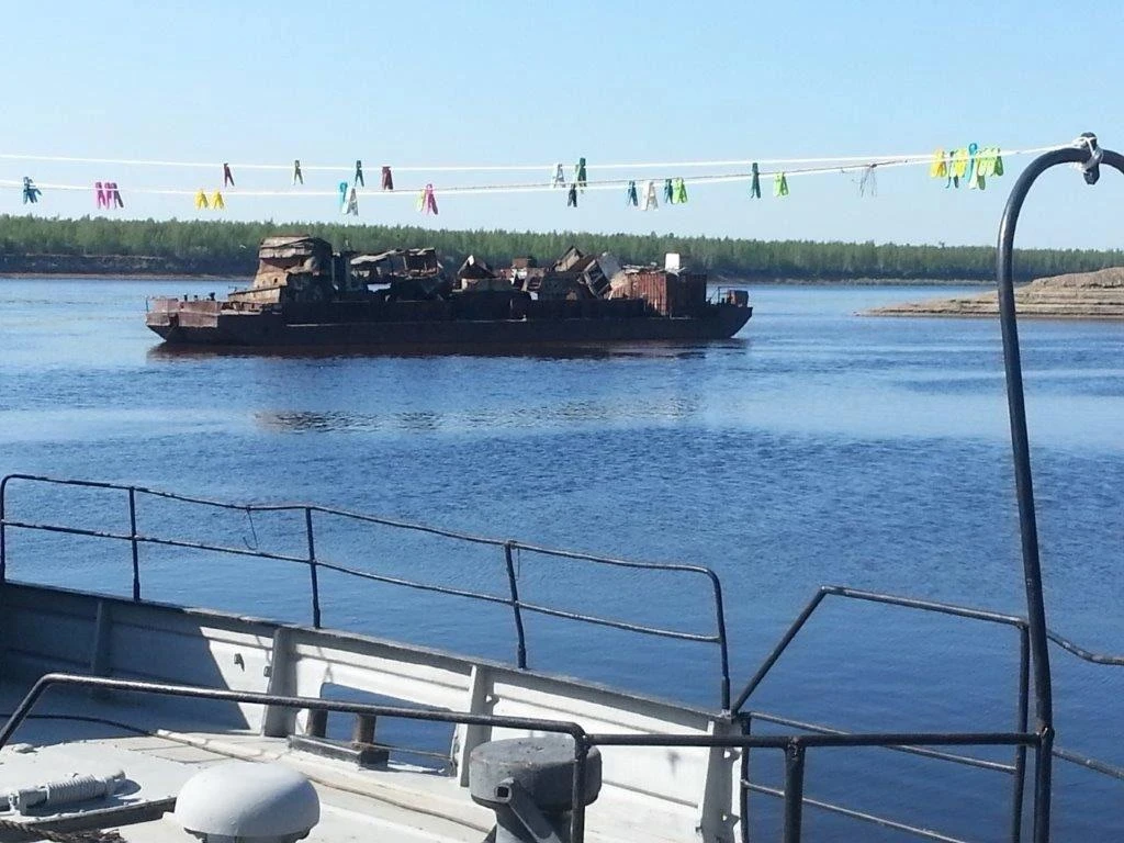 🔴В Нюрбе сдают в аренду негодную баржу, которая скоро отметит 50-летний юбилей.