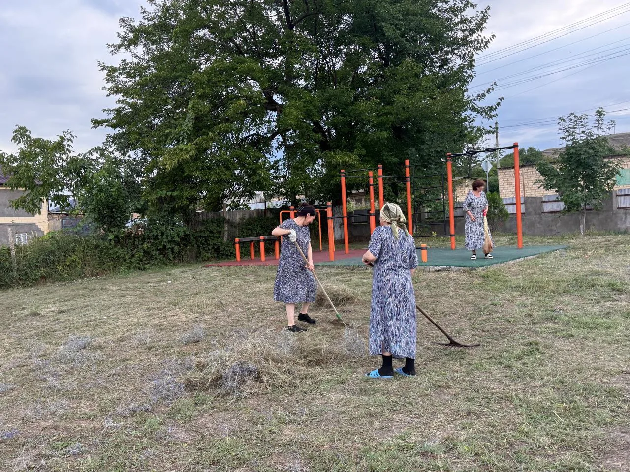 💯Работники Ашагасталказмалярского дома культуры провели уборку территории. В ходе рабо...