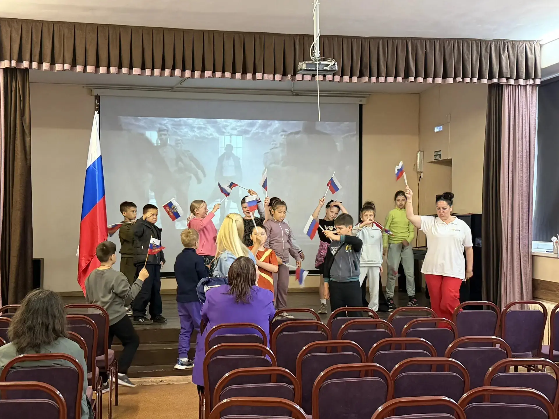 🇷🇺 День России в нашем лагере! 🇷🇺

Сегодняшний день был наполнен патриотизмом, задором и невероя