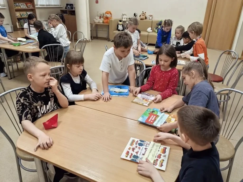 22 мая 1В класс побывал в филиале детской районной библиотеки #11 на познавательной игре. Библиотека