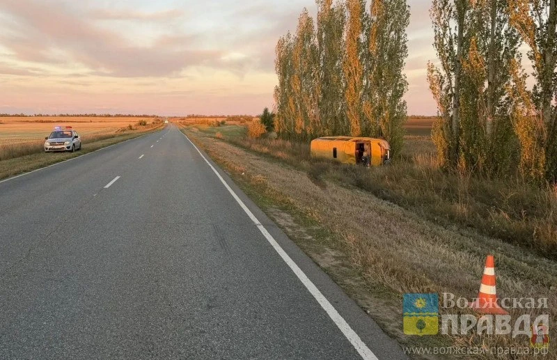 В Волгоградской области перевернулась маршрутка