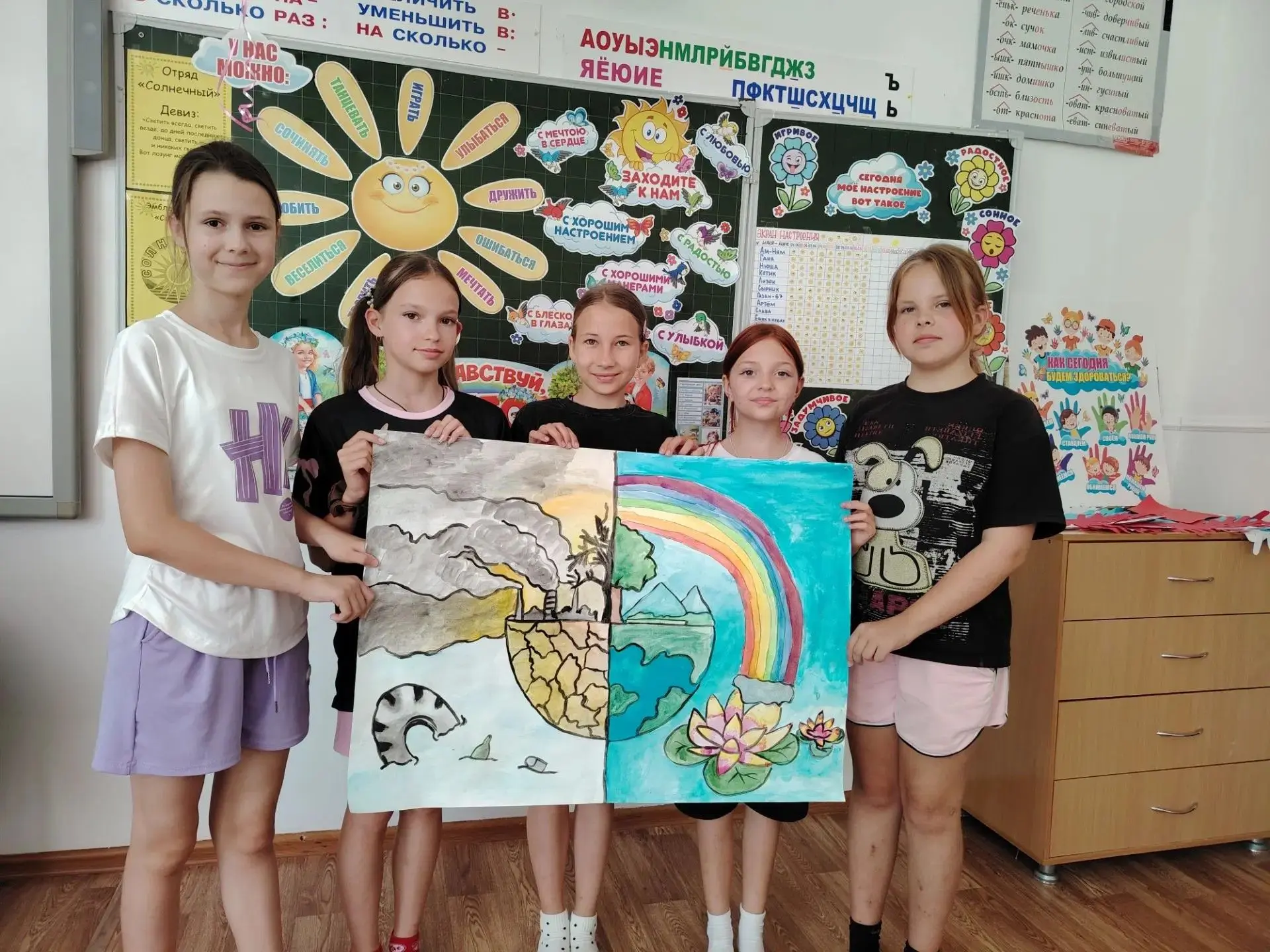🌍 В отряде «Солнечный» сегодня творили искусство с заботой о планете. 
Сегодня ребята из отряда «Со