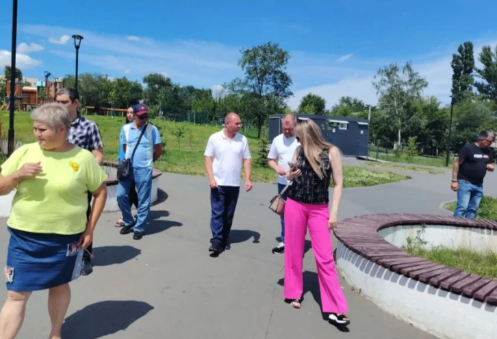Стройконтроль проверил сквер на ул. Прессовой