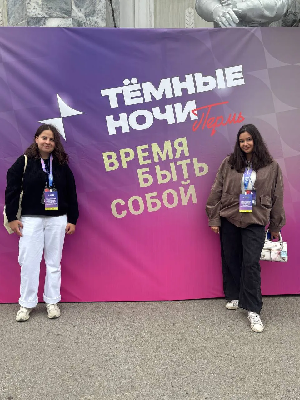 Сегодня мы не только учимся, но и освещаем еще одно мероприятие — забег «Темные ночи».