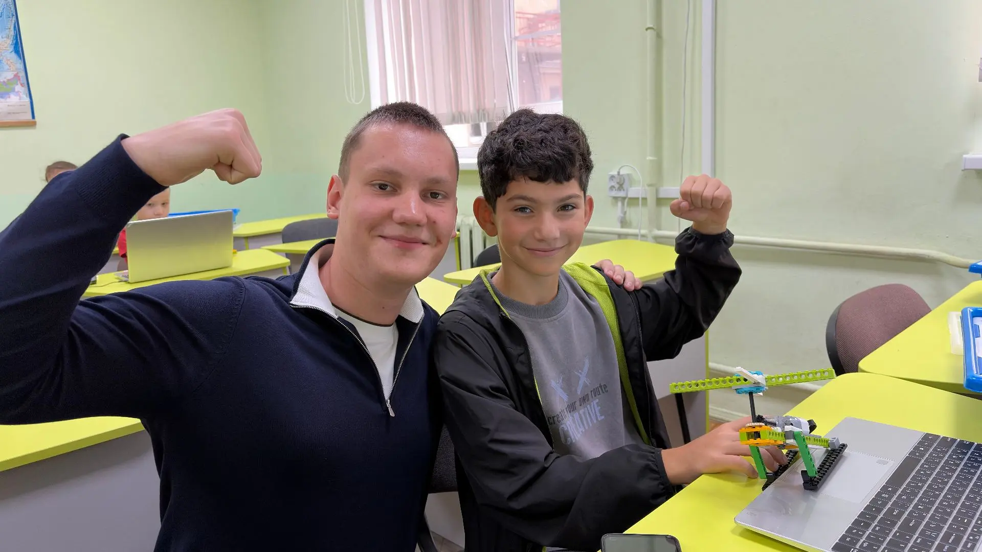 👨‍🏫 Хороший преподаватель не всегда даёт ребёнку готовый ответ.