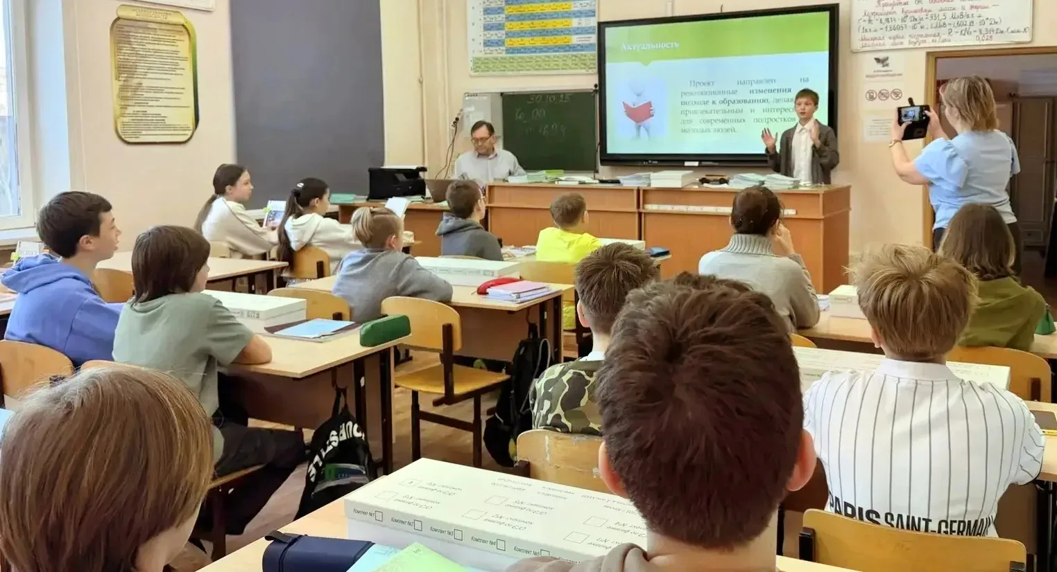 📚 Необычный урок по физике: комикс как новая эра обучения!  ⚙ В 7 Д классе прошёл по-настоящему необ