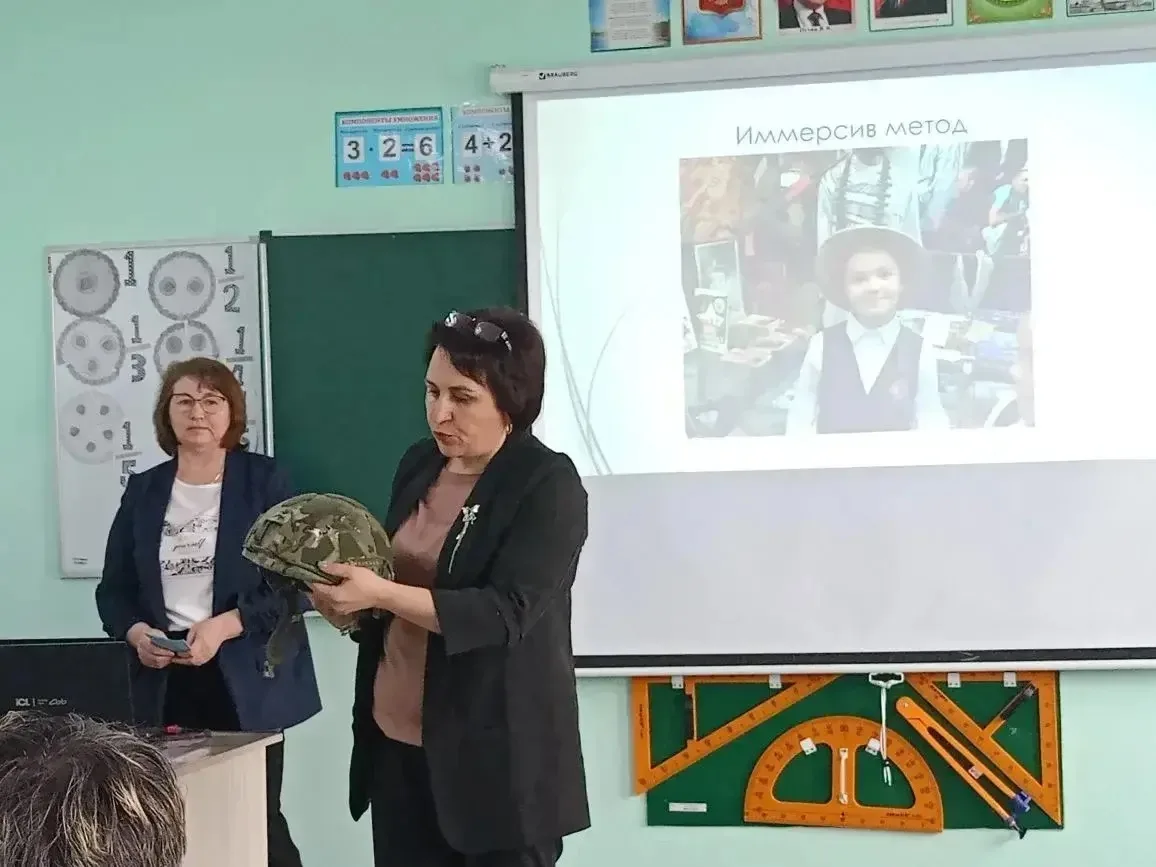 Поздравляем воспитателей группы продленного дня Файзрахманову Римму Рамилевну, Галиеву Василю Габдул