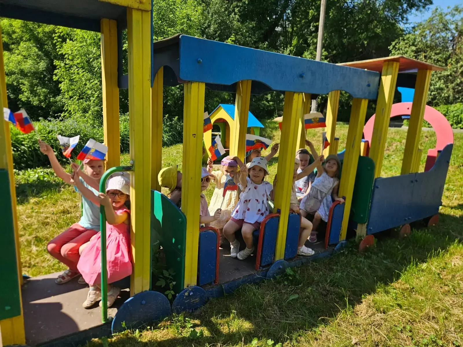 "Россия - наша Родина" - под таким девизом в дошкольном отделении 1 в преддверии Дня России, был орг