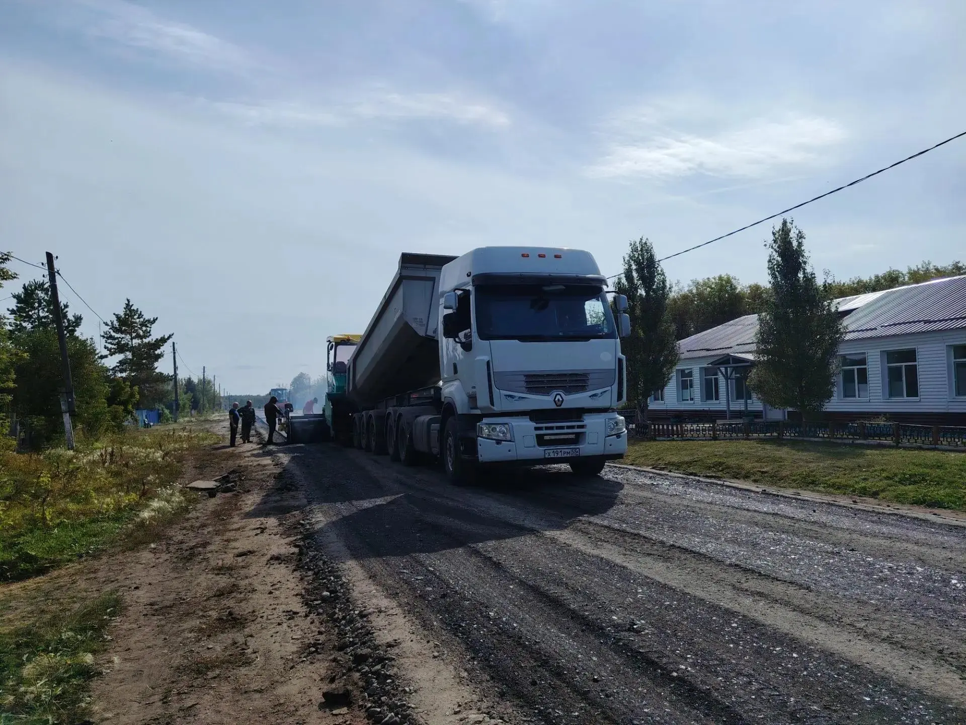 В Москаленском районе продолжается  ремонт дорог в районном центре и сельских округах. ...