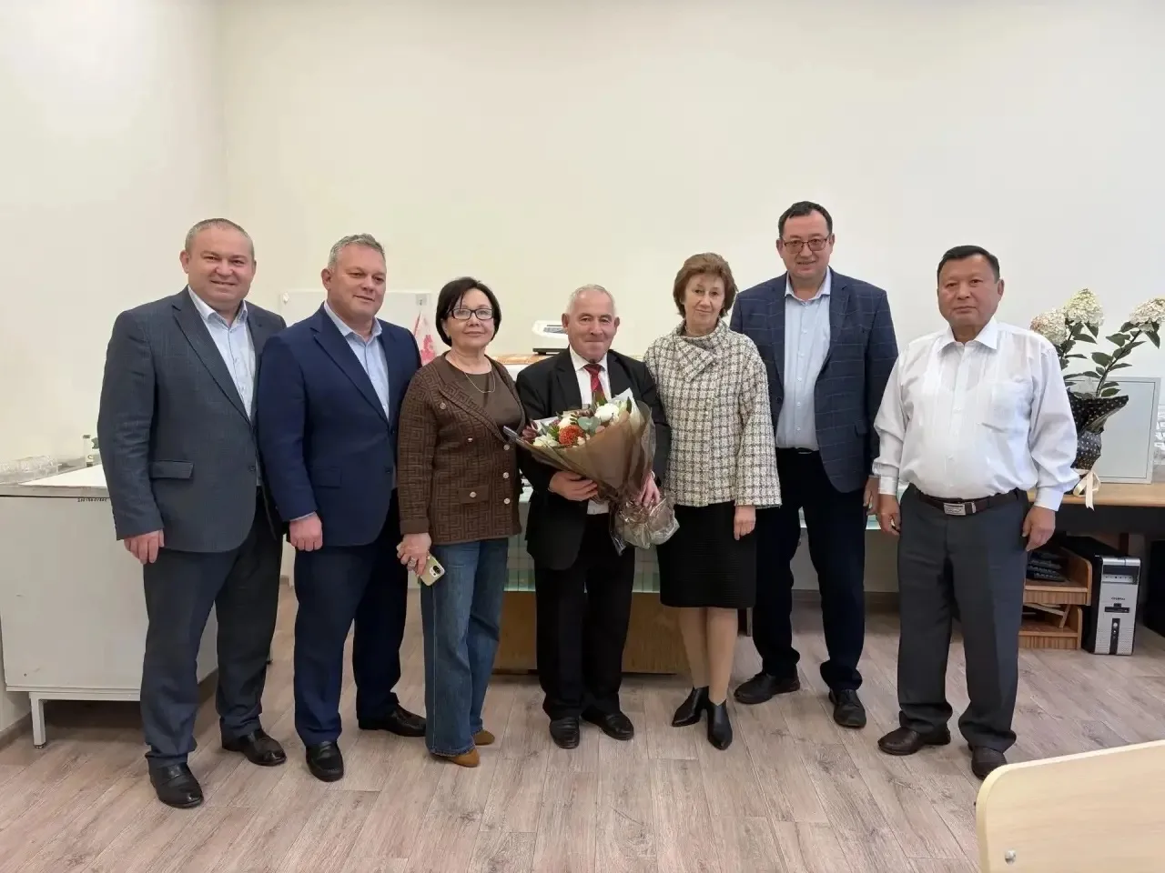 🔷Директор ГБУ «Республиканская ветеринарная лаборатория» РТ Айрат Гараев поздравил с 7...