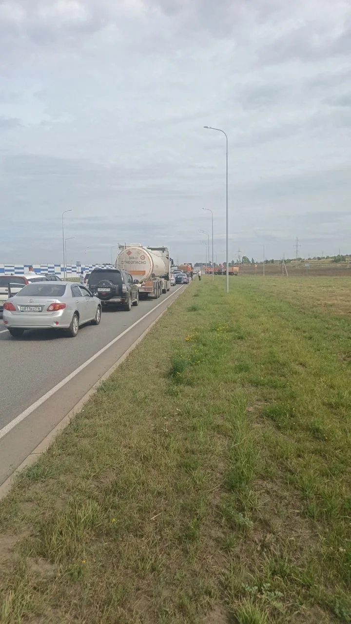 В сторону города дорога перекрыта
