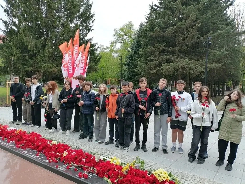 Никто не забыт, ничто не забыто. 🇷🇺  6а,8в, 9б классы  совершили важное дело — посетили Мемориальный