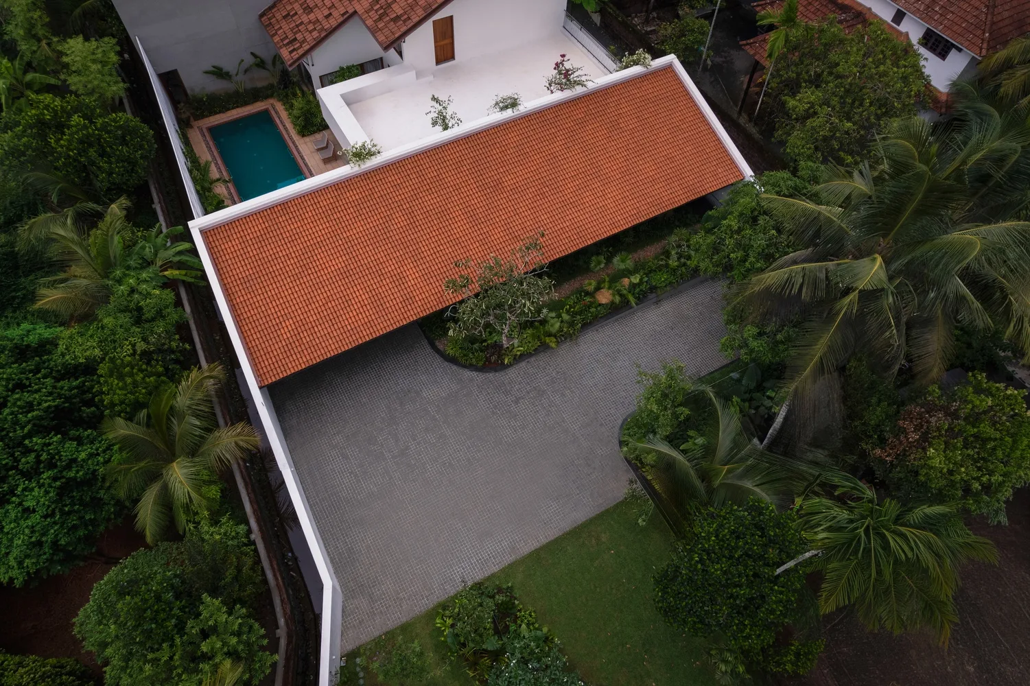 ▶ Ochre Residence / Thought Parallels