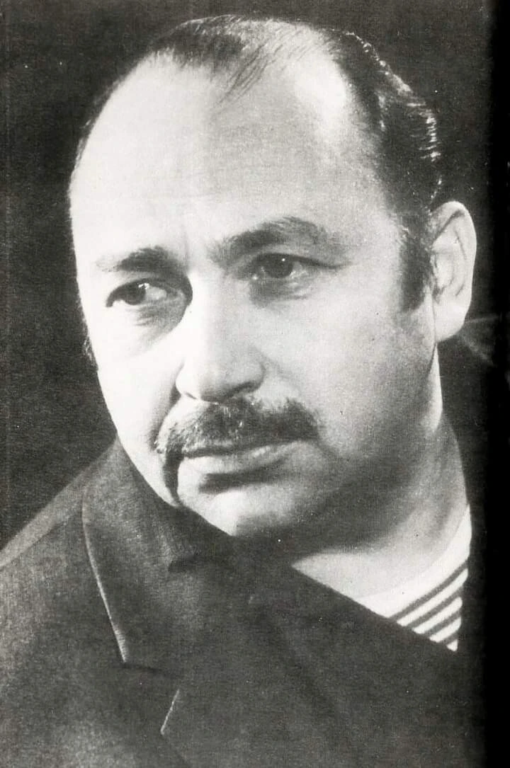 ПЕСНЯ О ДРУГЕ  Если радость на всех одна, На всех и беда одна. Море встает за волной волна, А за спи