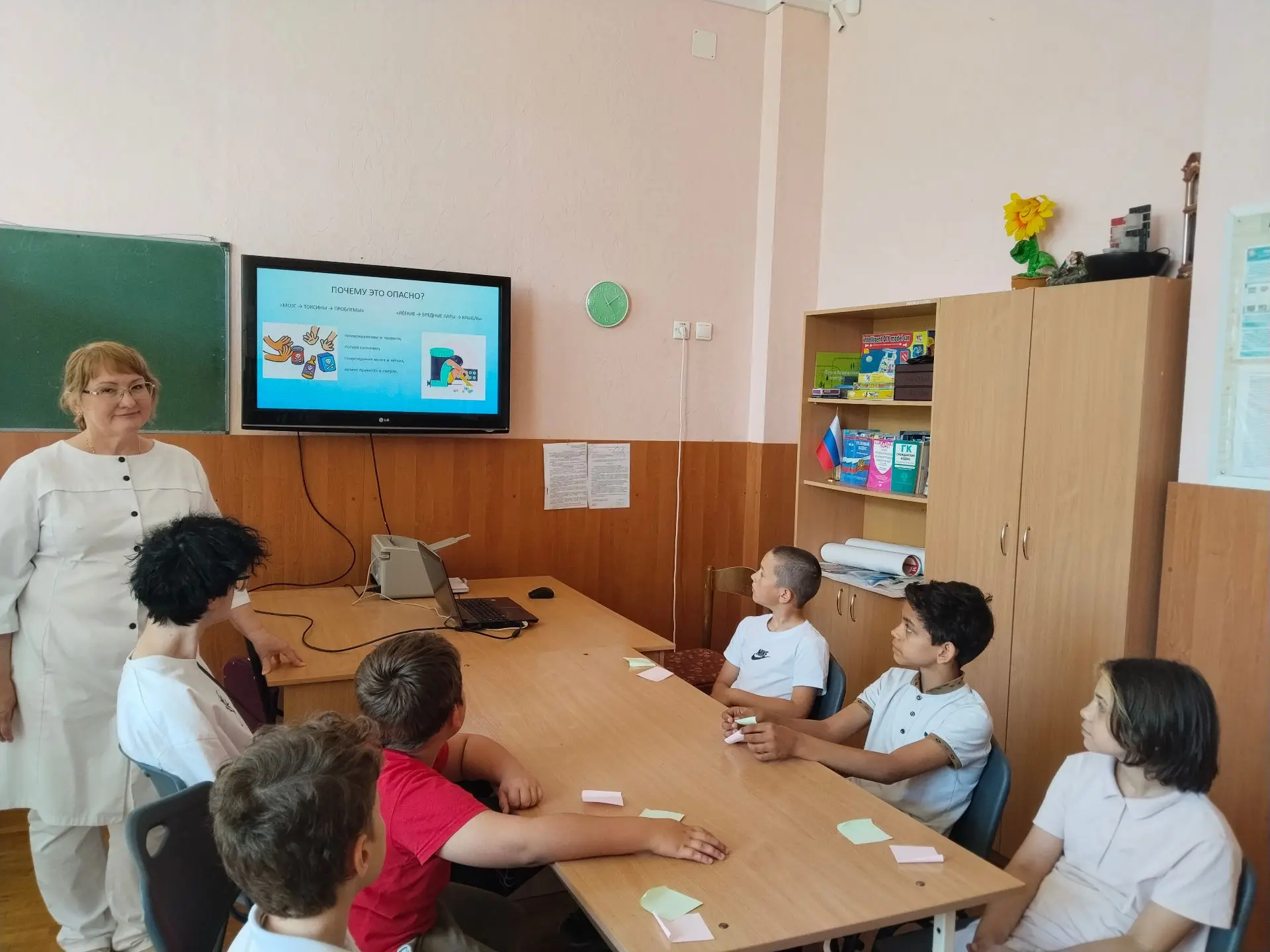 В нашей школе прошёл тематический час «Здоровый выбор: говорим токсикомании «нет», нацеленный на про