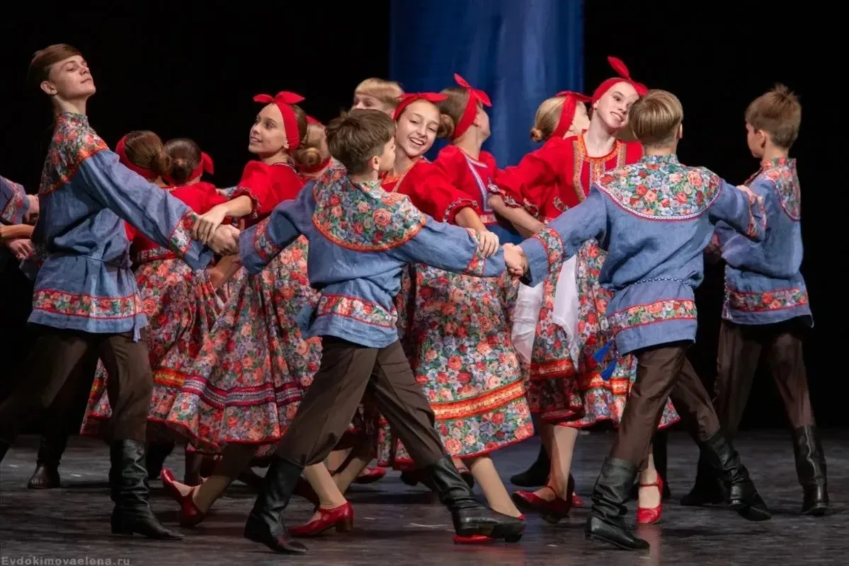 🌸 Новое направление в «Васильке» — классические и народные танцы! 🌸