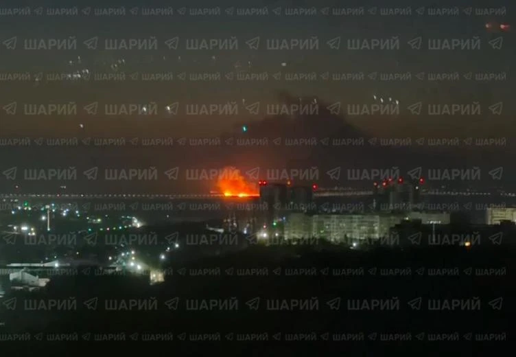 Ростов-на-Дону всю ночь находился под атакой БПЛА. На месте одного из прилётов возник с...