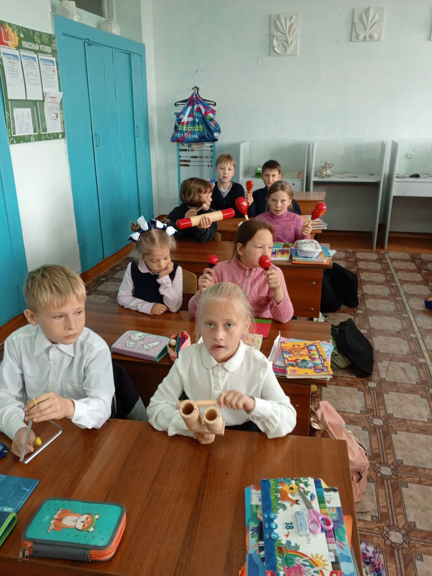 1 октября Международный день музыки. В школе с. Рождественка, он прошёл весело. С самог...