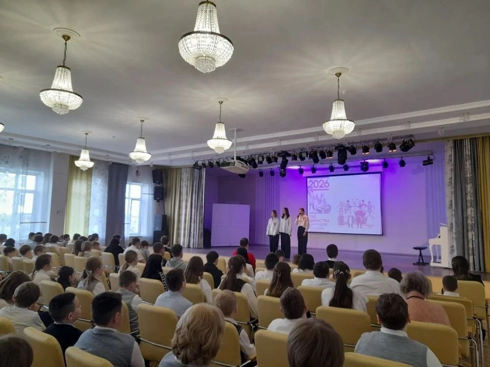 Сегодня в нашей школе состоялась концертная программа, посвящённая Году единства народов России "Вме