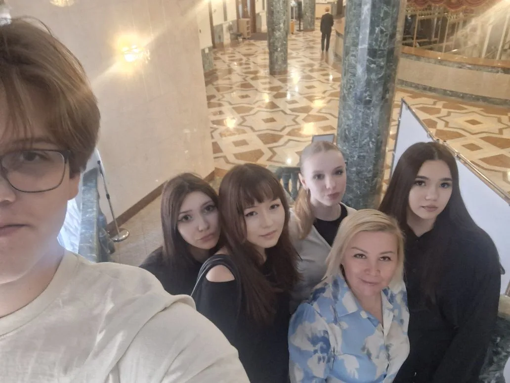 Сегодня для учащихся 32-й школы города Йошкар-Олы был организован День театра. В преддверии 9 мая шк