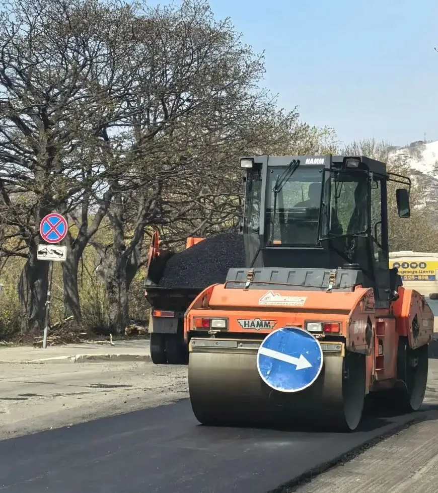 Город день за днем ⁣ 26 мая 2026 года ⁣ В Петропавловске-Камчатском дорожные службы в ежедневном реж