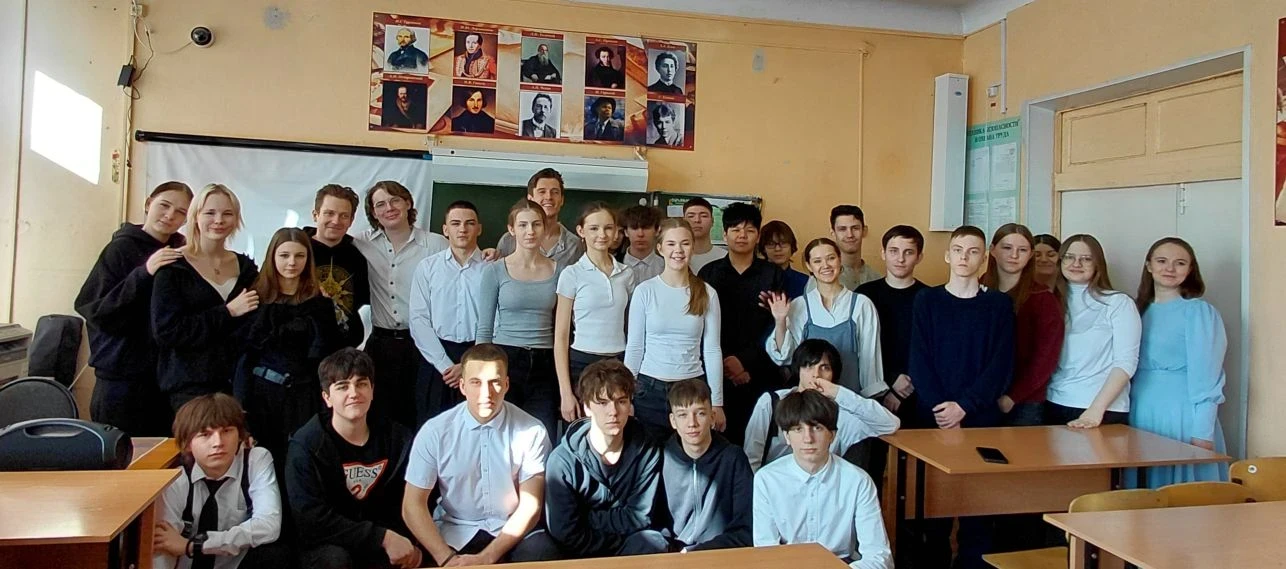 🎭 В нашей школе были гости 🎭  Наверняка вы узнаете некоторых из них 😉 Да, это артисты Амурского обла