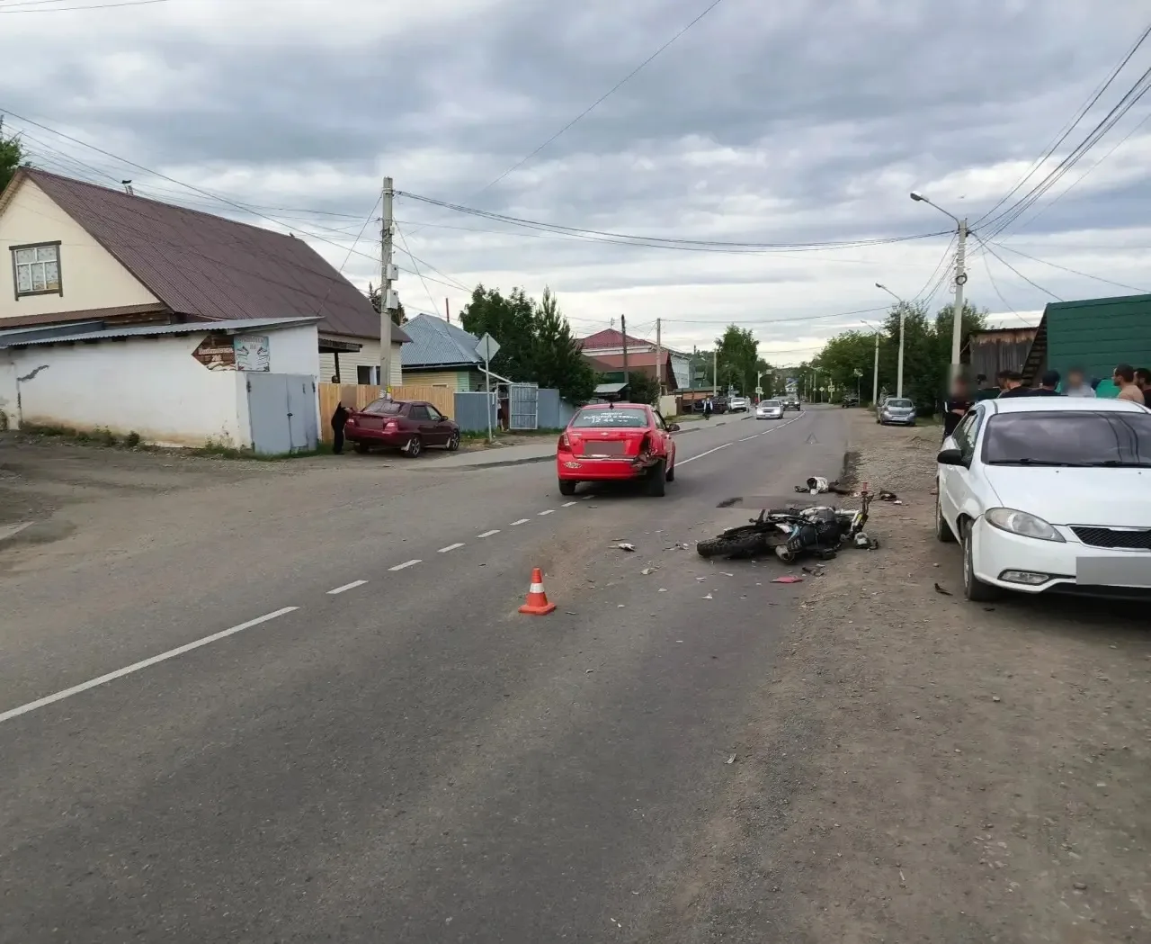 ❗️ В ГОРНО-АЛТАЙСКЕ 18-ЛЕТНИЙ МОТОЦИКЛИСТ БЕЗ ПРАВ УСТРОИЛ ДТП И ПОПАЛ В БОЛЬНИЦУ

13 июня около 19: