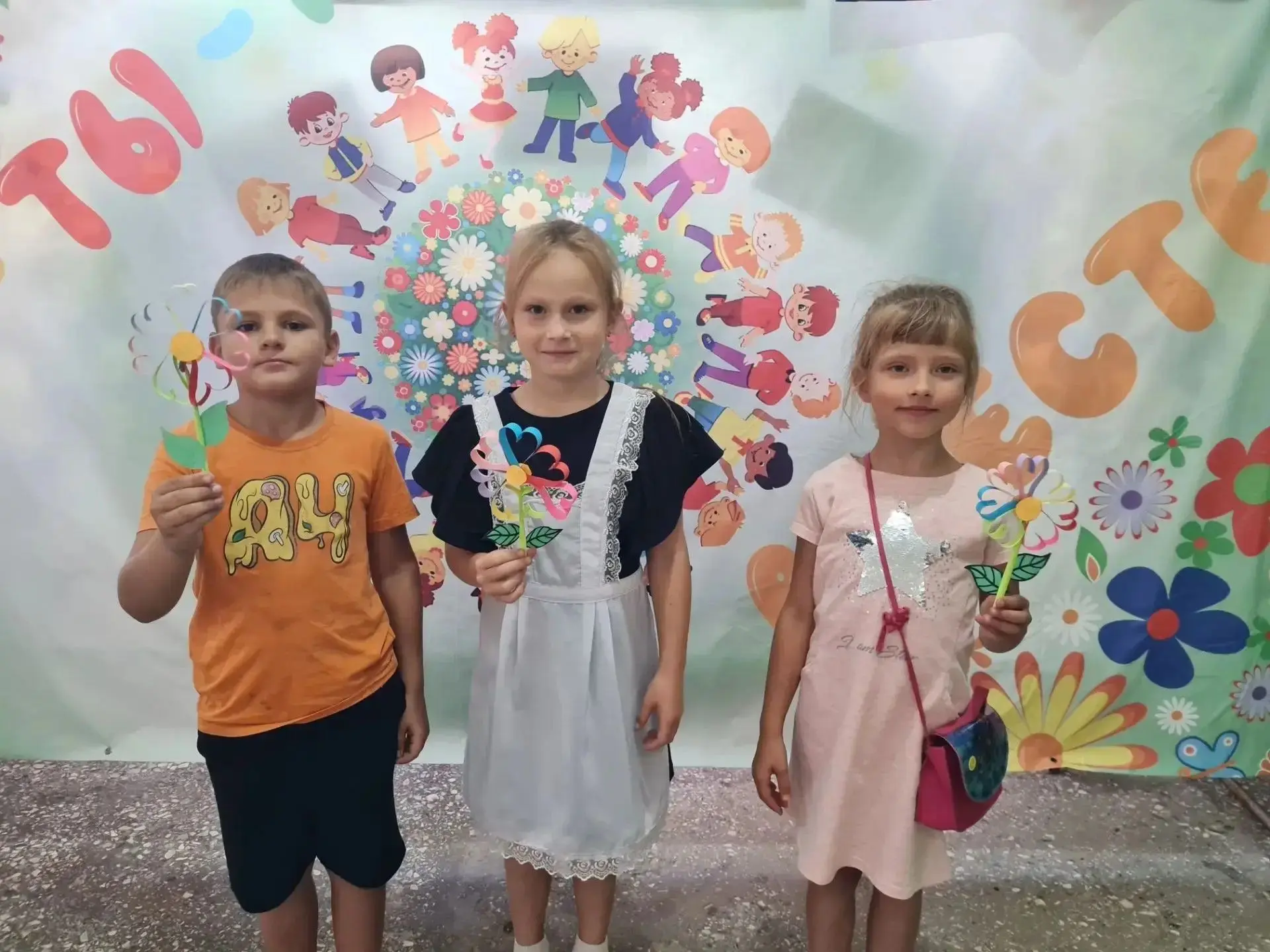 Сегодня в СДК ст. Новолокинской самые юные участники любительских объединений делали по...