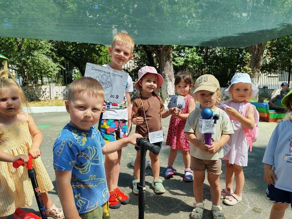 🎬✨ Сегодня в нашем детском саду работала съёмочная группа: 🎥 режиссёр, 📹 оператор и 🎤 корреспонд