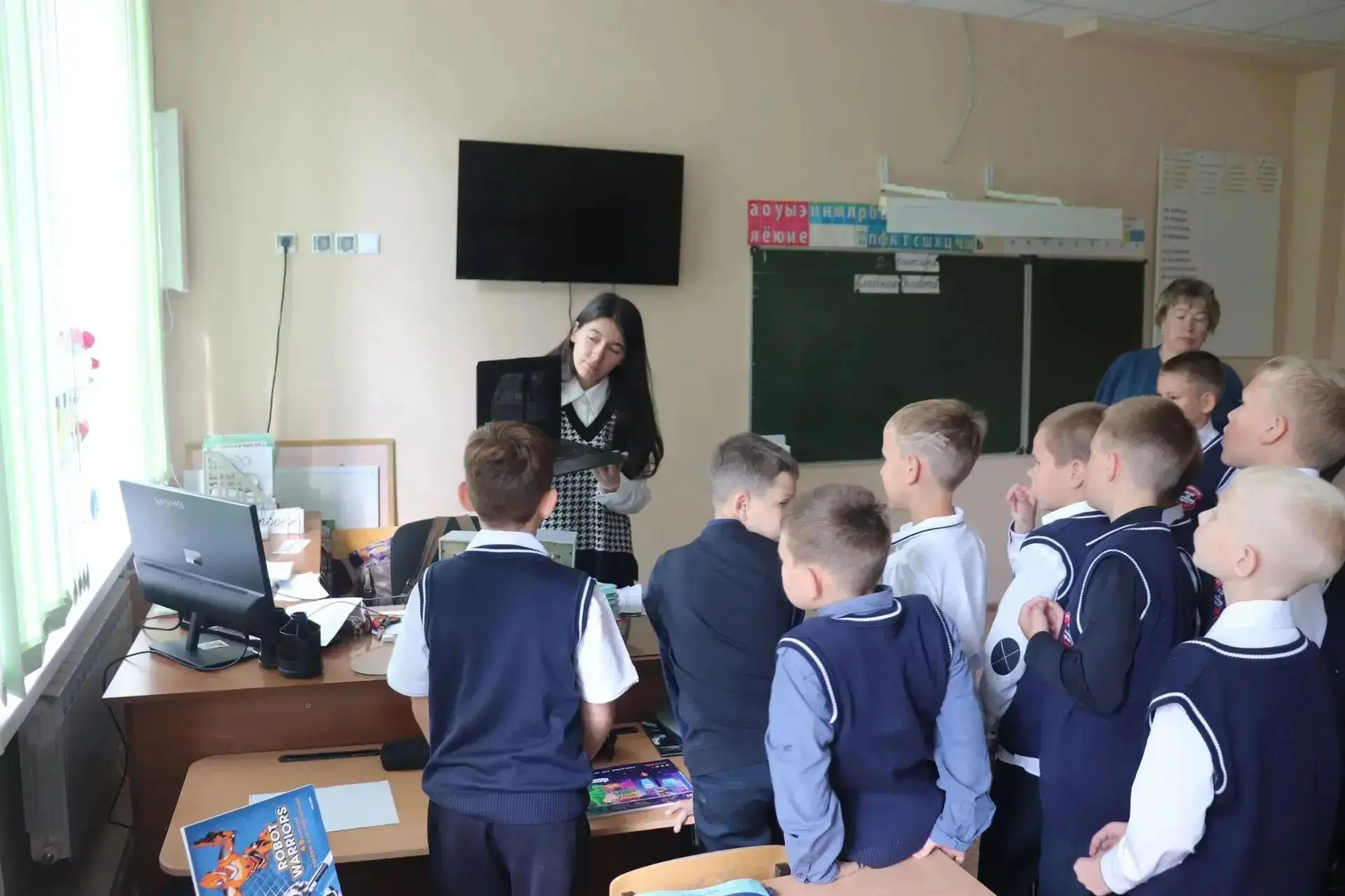 🎓 «Подвиг, который остаётся с нами»: урок мужества в Вешкаймском лицее
