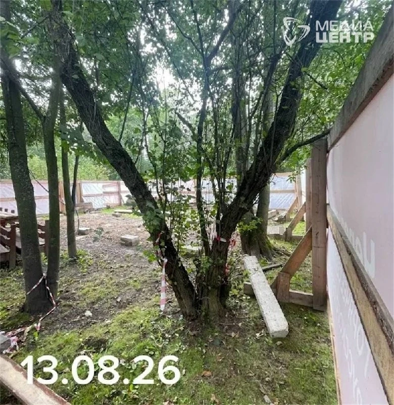 Новую беседку в Комсомольском парке должны строить уже две недели