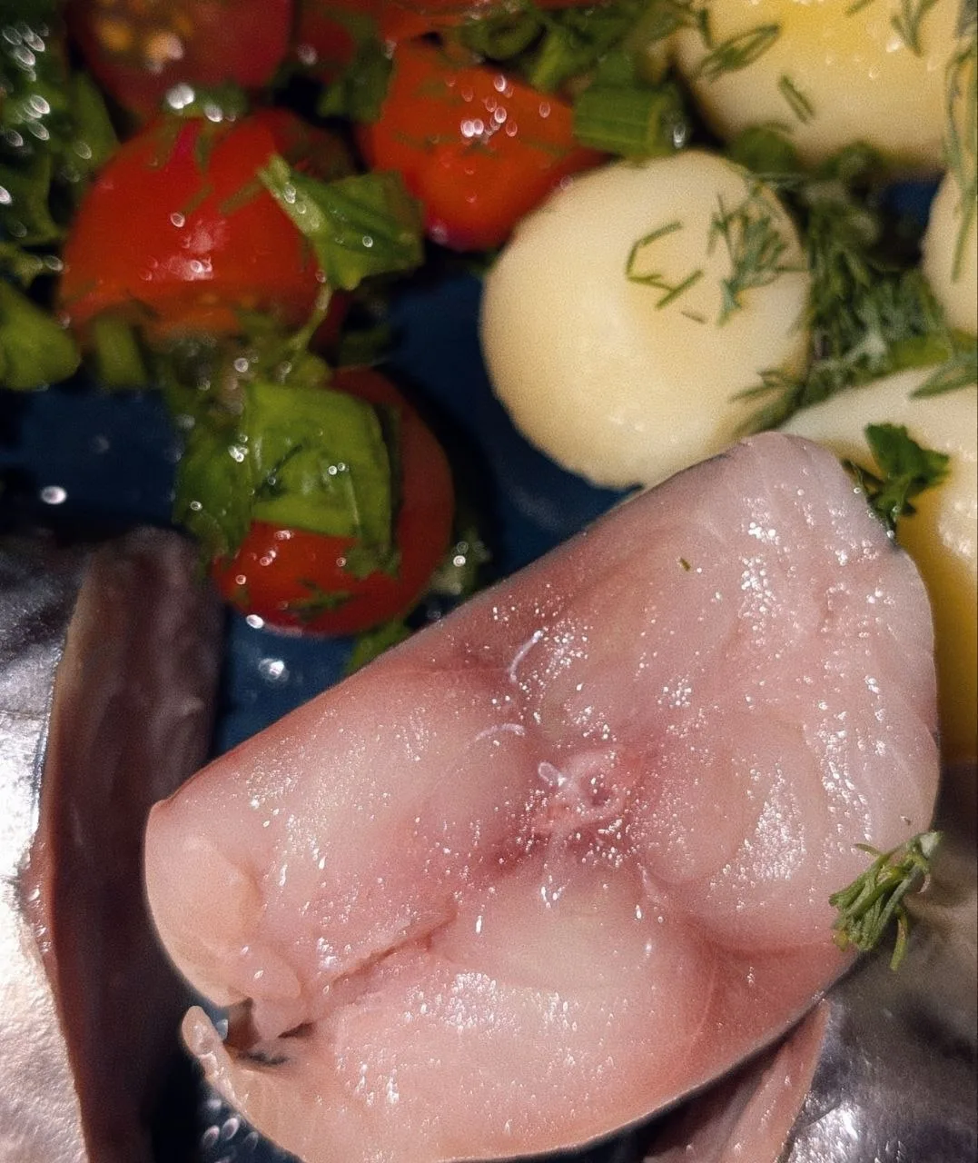 Со стороны может показаться, что это скумбрия с картошкой. Но нет, уверяю, это ещё один способ воспо