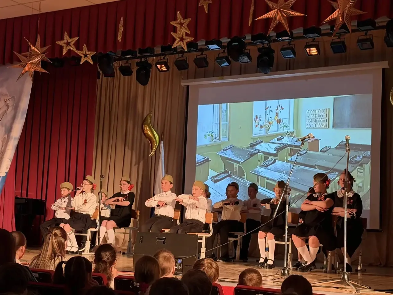 🎭Учащиеся 3, 4, 5 и 6 «В» классов стали зрителями уникального спектакля «О войне», который подготови