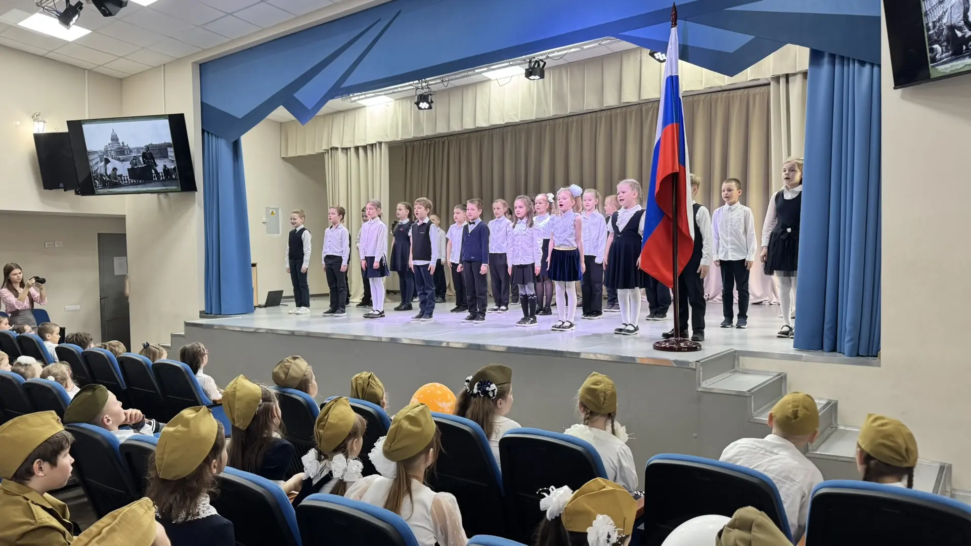 В преддверии великого праздника, Дня Победы, в нашей школе состоялся фестиваль военной ...