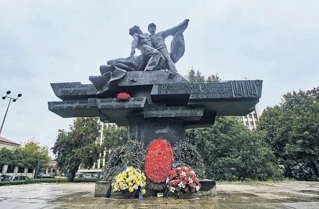 Трибуцу была поставлена задача – вывести флот на защиту Ленинграда, – рассказывает гене...