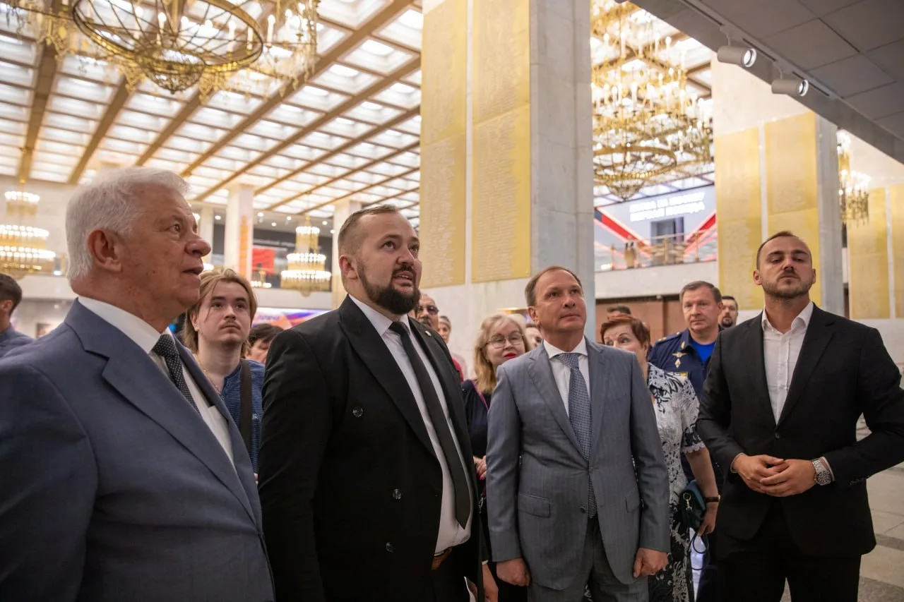 В Музее Победы открылась фотовыставка «Балканская хроника в объективе».  Экспозиция посвящена боевом