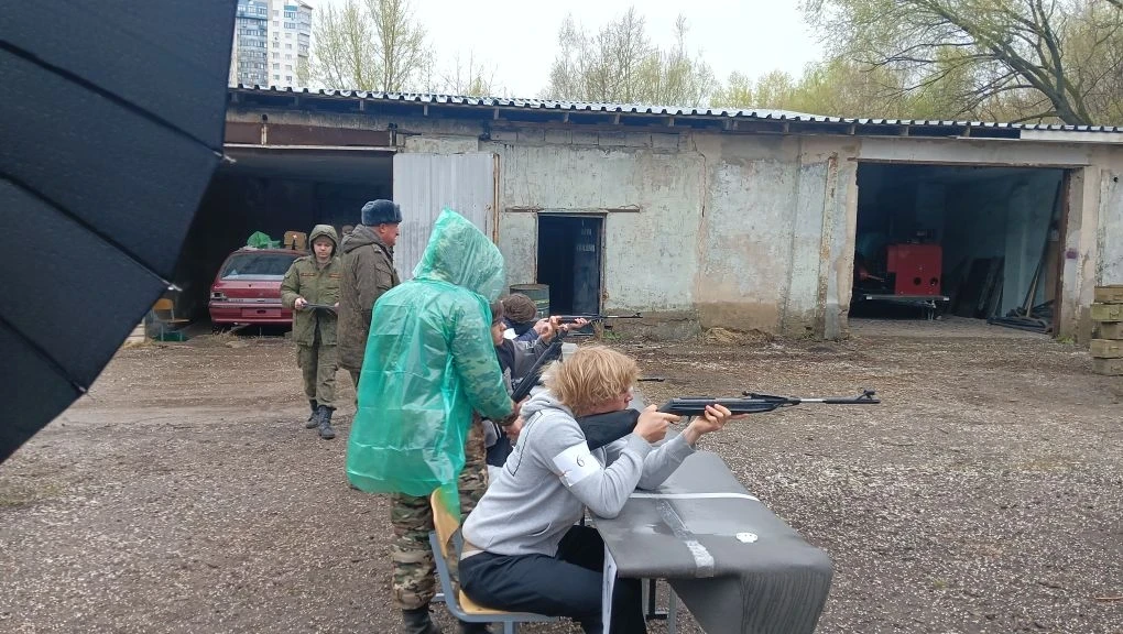 Дисциплина - корень успеха! 🌟  Наш школьный военно‑патриотический клуб «Наследие» принял участие в с