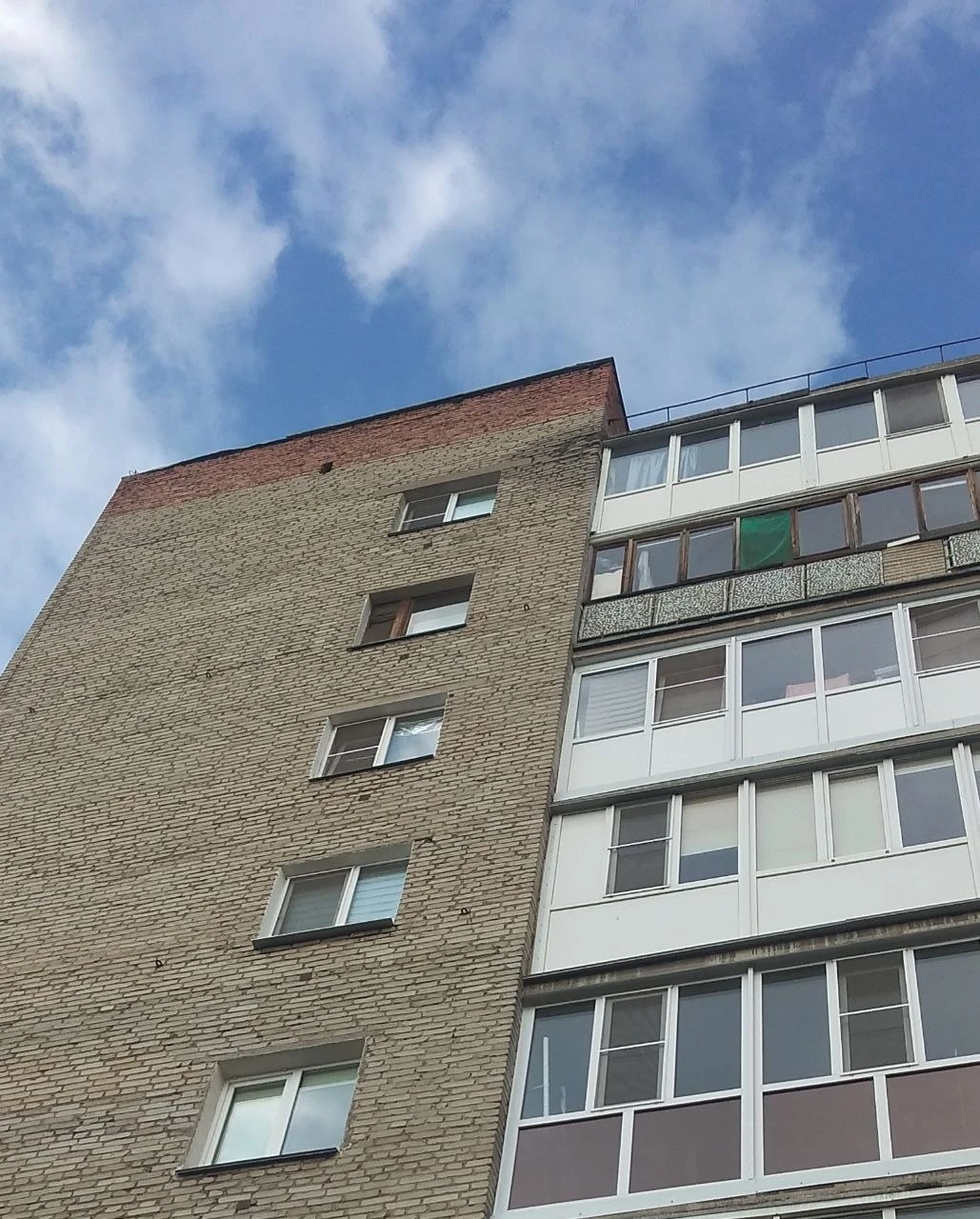 Дом по ул. Магистральная 56Б. УК "Сити Лотос" уже несколько лет обещает привести дом в ...