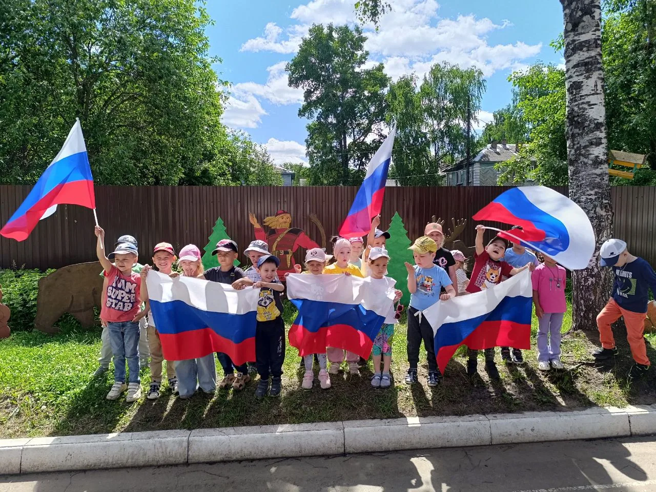 🇷🇺Сегодня, 12 июня, мы говорим о любви к Родине и родному городу. И главные, ради кого мы стараемс